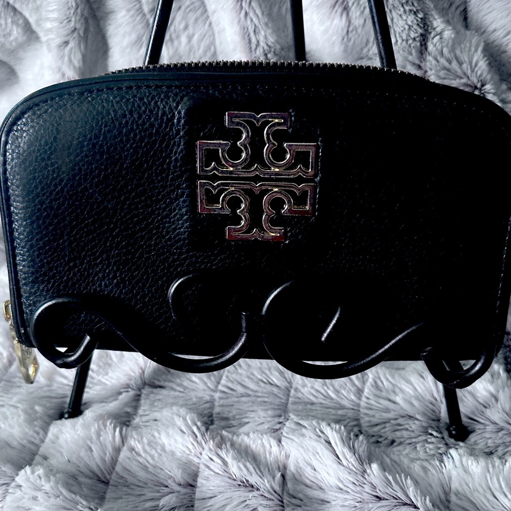 Tory Burch Zip Around Wallet